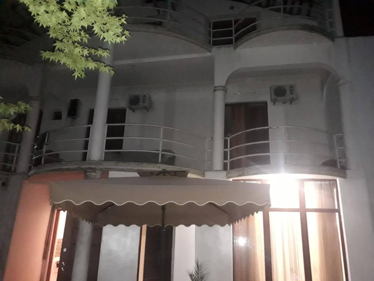 Merabi Guest House Makhinjauri Eksteriør bilde